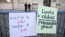 Pogledajte najzanimljivije transparente s prosvjeda u Zagrebu