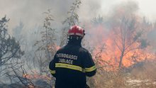 Gori između Pakoštana i Biograda, zatvorena magistrala