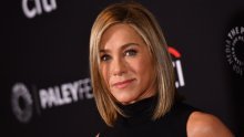 Jennifer Aniston otkrila tajnu savršene frizure, a svu pažnju ukrala prozirna majica