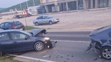 U sudaru tri automobila u Dicmu ozlijeđeno sedmero ljudi