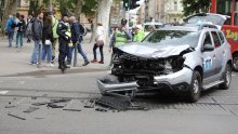 Sudar dva taksija u centru Zagreba, jednu osobu odvezla hitna