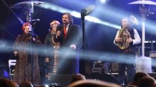 Bijelo dugme započinje hrvatski dio slavljeničke turneje 'Doživjeti stotu' koncertom na pozornici Cave Romane