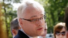 I Josipović za političare u NO-u Ine