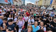 Evo kako izgleda atmosfera na dočeku Baby Lasagne na Trgu bana Jelačića