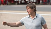 Tom Cruise oduševio snažnim bicepsima pa pokazao i trbušnjake
