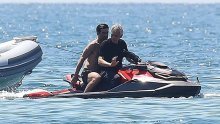 Andrea Bocelli odmara na luksuznoj jahti, a sve je iznenadio kada je sjeo na jet ski i dodao gas