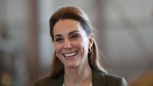 Objavljen portret Kate Middleton, a fanovi su ljuti: 'Vi se šalite? Pa ovo je dijete crtalo!'