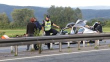 Dvoje poginulo u prometnoj nesreći, teško ozlijeđeno dijete prebačeno u Zagreb