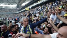 Jose Mourinho novi ugovor potpisao na stadionu pred 30.000 navijača!