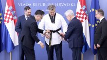 Plenković odjenuo dobok i 'dobio' crni pojas od predsjednika taekwondo federacije