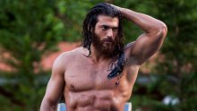 Tepaju mu da je 'turski Jason Momoa': Oduševljava ulogama ali i isklesanim tijelom