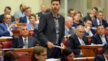 Pernar opet peckao Petrova, zastupnici prasnuli u smijeh