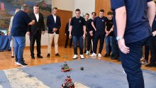 Milanović primio mlade hrvatske robotičare, osvojili su nagrade na natjecanju u Njemačkoj