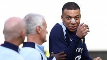 Kylian Mbappe stigao na trening; evo kako izgleda sa slomljenim nosom