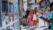 Komercijalni smještaj u svibnju s 24 posto više turističkih noćenja