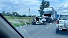 Automobil kod Velikog Trgovišća podletio pod kamion, vozač poginuo