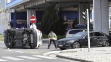 U sudaru u Splitu auto završio na boku, policija traži svjedoke