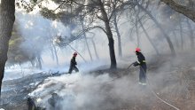 Ugašen požar kod Trogira koji je planuo u četvrtak