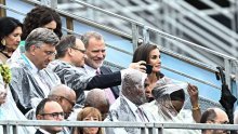 U sendviču između Plenkovića i kraljice Letizije Frka Petešić snimao selfie sa španjolskim kraljem