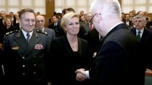 Josipović šeće, Kolinda čeka. Tko profitira?