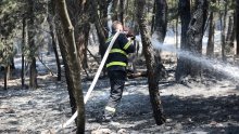 Požari u Dalmaciji i dalje aktivni, vatrogasci dežuraju, a brine ih bura za vikend