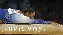 Simone Biles 'počastila' Talijanke; Kinez Jingyuan uzeo zlato na ručama