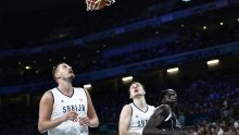 Srbija u problemima, NBA zvijezda se osjeća loše: Ostavili smo ga u hotelu