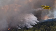 Buknuo požar kod Obrovca; gase ga i Air Tractori