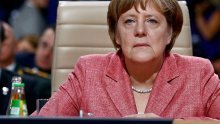 Merkel ne odustaje od politike otvorenih vrata za migrante unatoč napadima