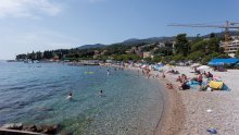 Udarac usred sezone: Na plaži u Ičićima zabranjeno kupanje zbog bakterije