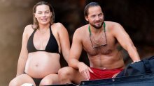 Margot Robbie blista u trudnoći: Najljepša žena svijeta u bikiniju uživa na moru