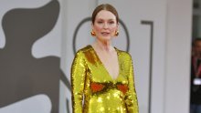 Nitko joj ne bi dao 63 godine: Julianne Moore blistala je u jednostavnoj, a tako moćnoj haljini