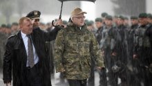 Predsjednik Josipović odjenuo maskirnu uniformu