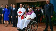 Papa Franjo okončao svoje najduže putovanje: Posjetio i pleme na rubu džungle