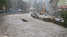 Četvero mrtvih u Rumunjskoj: Poplave nose sve pred sobom, evakuirane stotine ljudi