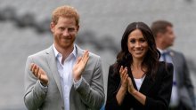 Čestitka kraljevske obitelji ponovno je zakomplicirala sve - s fotografije 'izrezali' Meghan