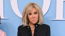 Brigitte Macron stigla na modnu reviju noseći torbicu koja je predmet žudnje