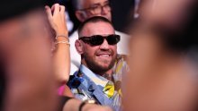 Joshua pada posljednji put, a McGregor skače; pogledajte urnebesnu reakciju