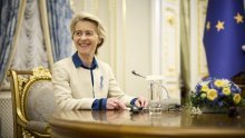 Von der Leyen pomogla bolesnom putniku u zrakoplovu