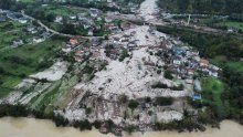 Spasitelji tragaju za nestalima nakon poplava i odrona u Jablanici