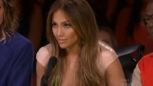 Jennifer Lopez opet izaziva dekolteom