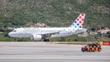 Pas oštetio avion Croatia Airlinesa