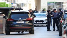 Policija objavila detalje: 20-godišnjak bježao nakon krađe auta pa udario policajca