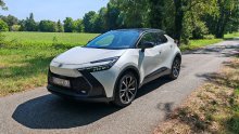 Vozili smo Toyotu C-HR 2.0 PHEV: Dizajnerski plug-in hibridni crossover s e-dometom do 66 km