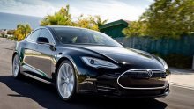 Teslin model S prvi auto čiji se softver krpa u vožnji