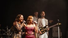 Nika Turković pred rasprodanom Tvornicom odsvirala impresivan i emotivan koncert karijere