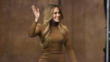 Moćno izdanje Jennifer Lopez: Uskom haljinom istaknula obline pa poslala jasnu poruku