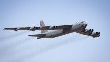 SAD na Bliski istok šalje ratne brodove i bombardere B-52, a premješta nosač aviona