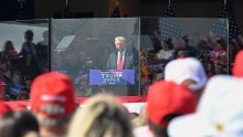 Trump: 'Mogao sam biti na plaži. Moja prekrasna bijela koža postala bi lijepa'