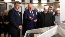 Plenković na izložbi 'Pod nebom vedre vjere - Islam i Europa u iskustvu Bosne'